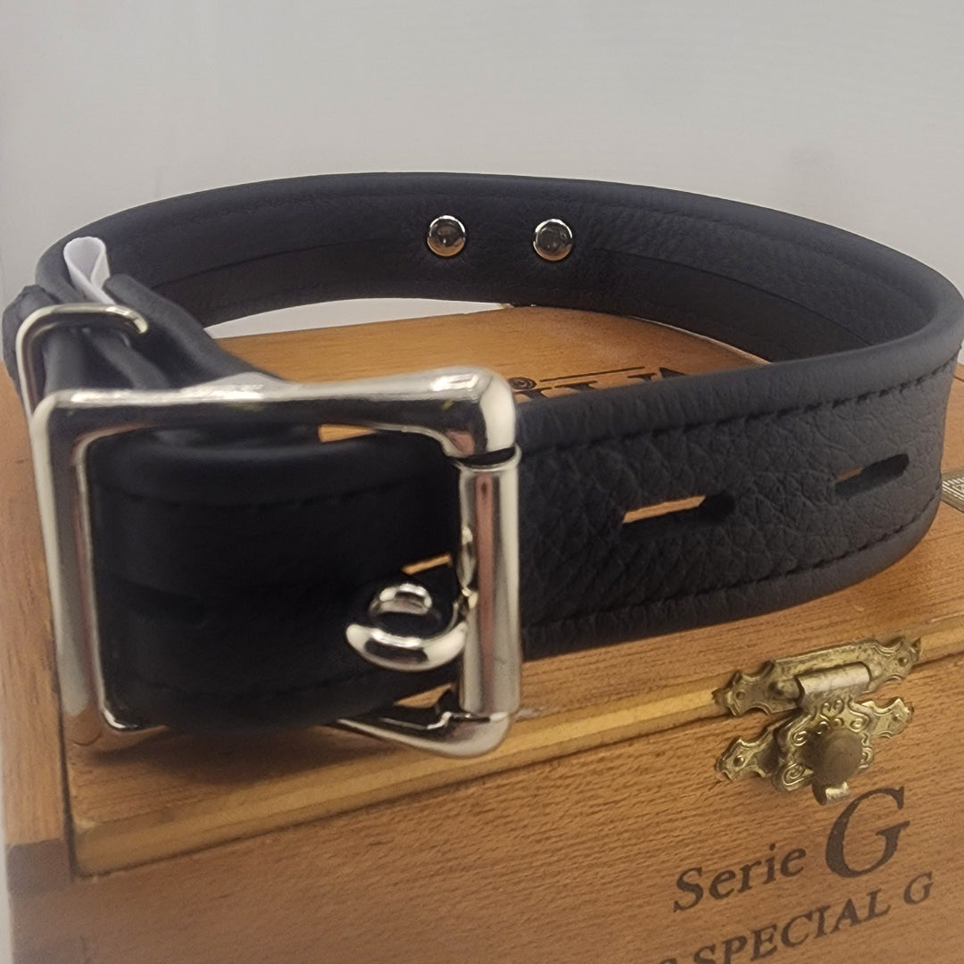 Obsidian Elegance Enigma Locking Leather Collar
